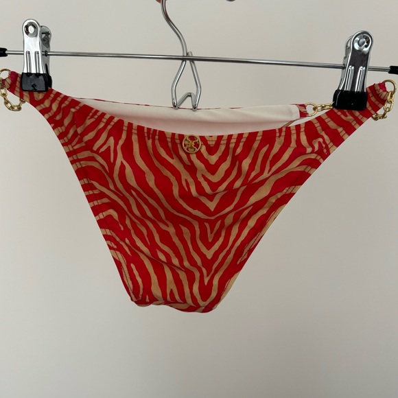 VIX PAULA HERMANNY
Fiorella Chain-embellished Zebra-print Triangle Bikini - Picture 7 of 10